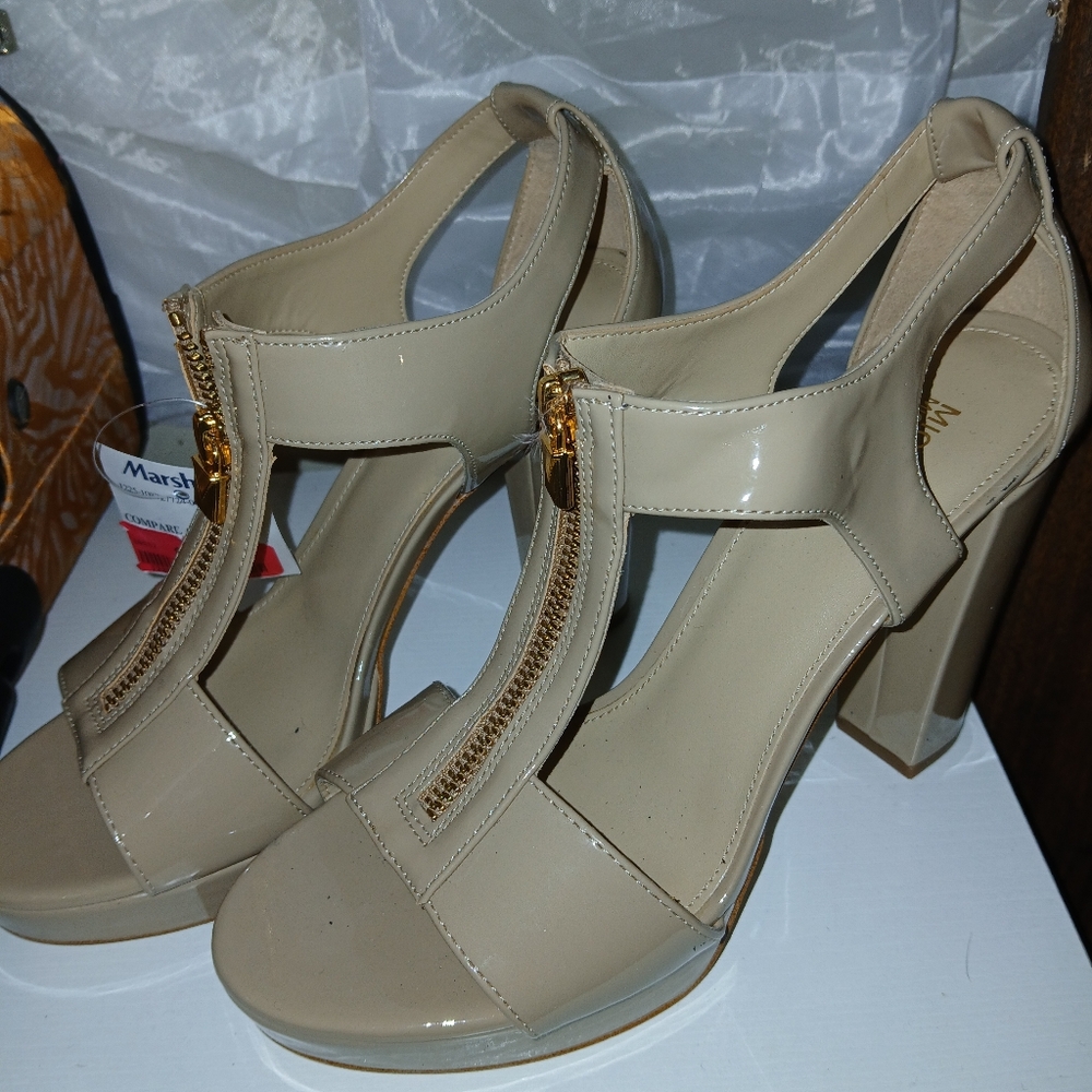 Dress shoes - Picture 1 of 2
